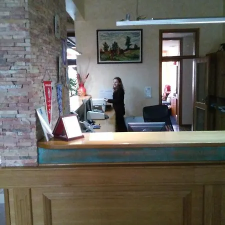 Monument Hotel 4*